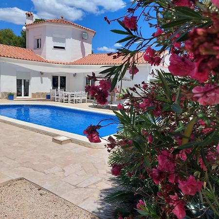 Villa Voor 8 Personen Met Zwembad Calafat Esterno foto