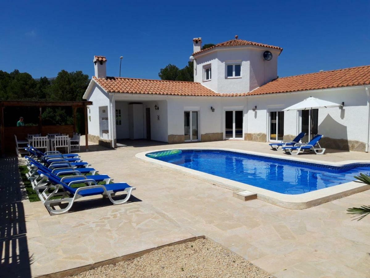 Villa Voor 8 Personen Met Zwembad Calafat Esterno foto