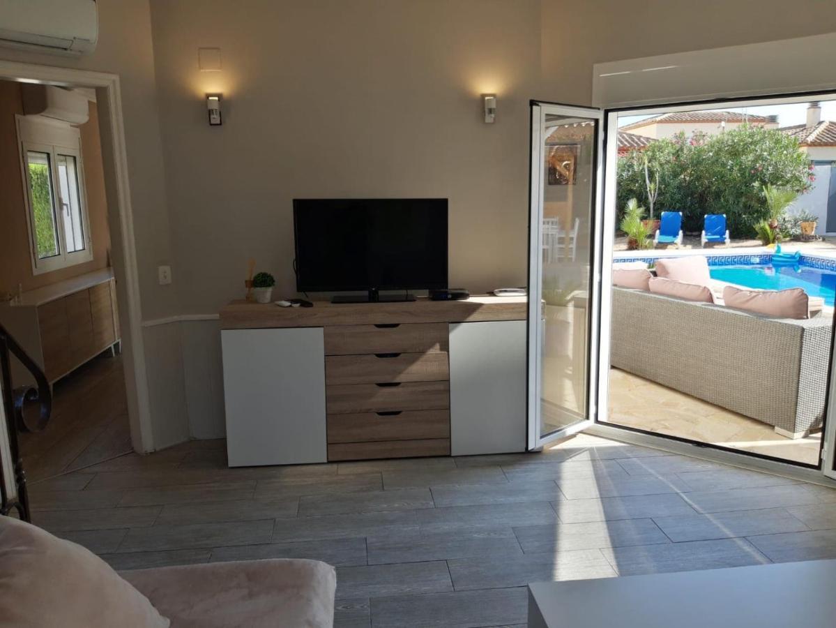 Villa Voor 8 Personen Met Zwembad Calafat Esterno foto